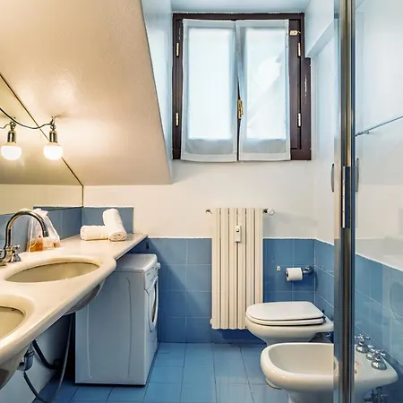 Апартаменты Elegant 2 Bedrooms Near Duomo Милан