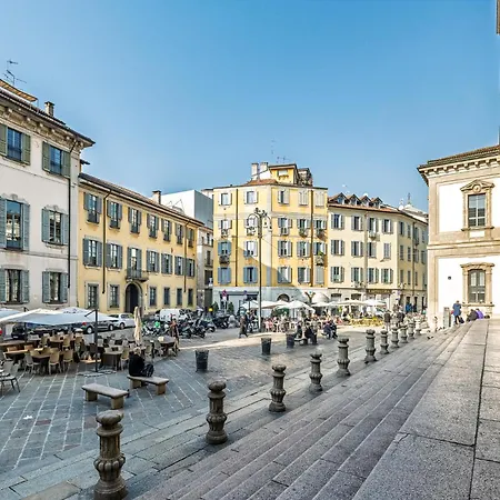 Elegant 2 Bedrooms Near Duomo Милан