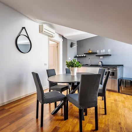 Апартаменты Elegant 2 Bedrooms Near Duomo Милан