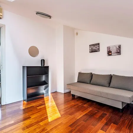 Elegant 2 Bedrooms Near Duomo Апартаменты
