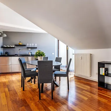 Elegant 2 Bedrooms Near Duomo Апартаменты *