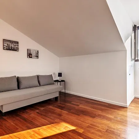 Elegant 2 Bedrooms Near Duomo Милан