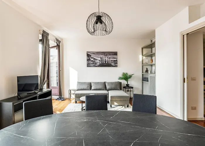 Elegant 2 Bedrooms Near Duomo Milano