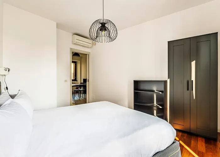 Elegant 2 Bedrooms Near Duomo * Milano