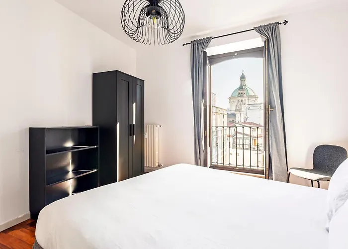 Elegant 2 Bedrooms Near Duomo Lejlighed