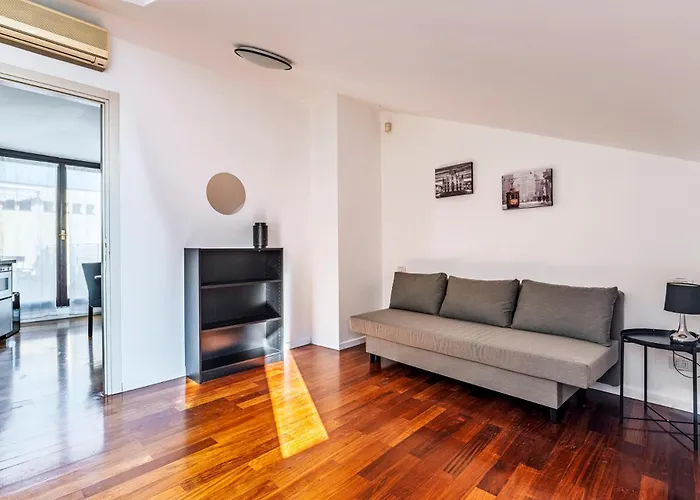 Elegant 2 Bedrooms Near Duomo Lejlighed