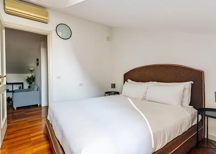 Elegant 2 Bedrooms Near Duomo Lejlighed *