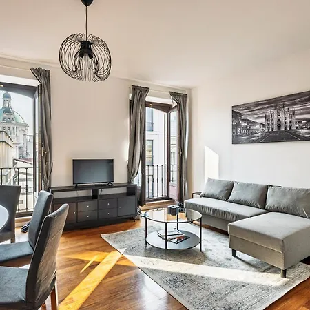 Elegant 2 Bedrooms Near Duomo Apartment Milan